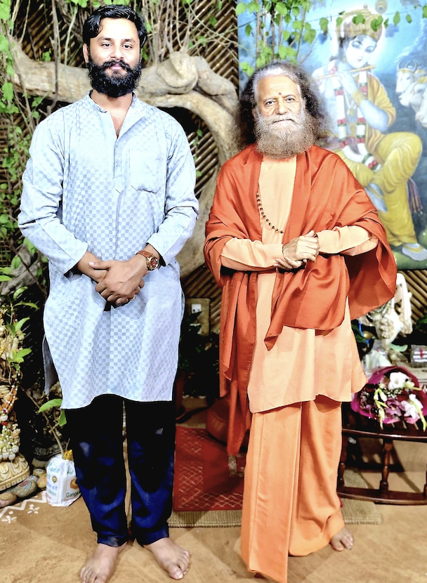 dr shivam mishra yoga along with chidanand muni ji 