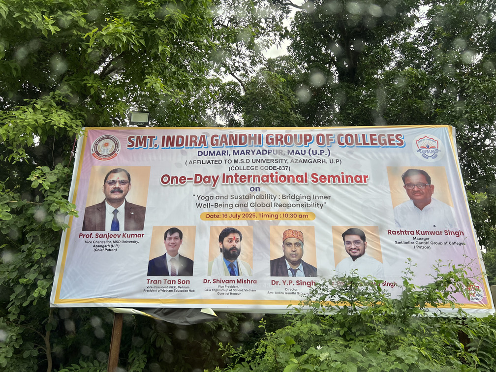 Dr. Shivam Mishra visiting Smt. Indira Gandhi P.G. College with international delegates