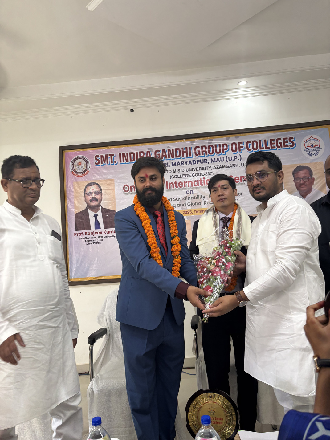 Dr. Shivam Mishra addressing the gathering during the conference
