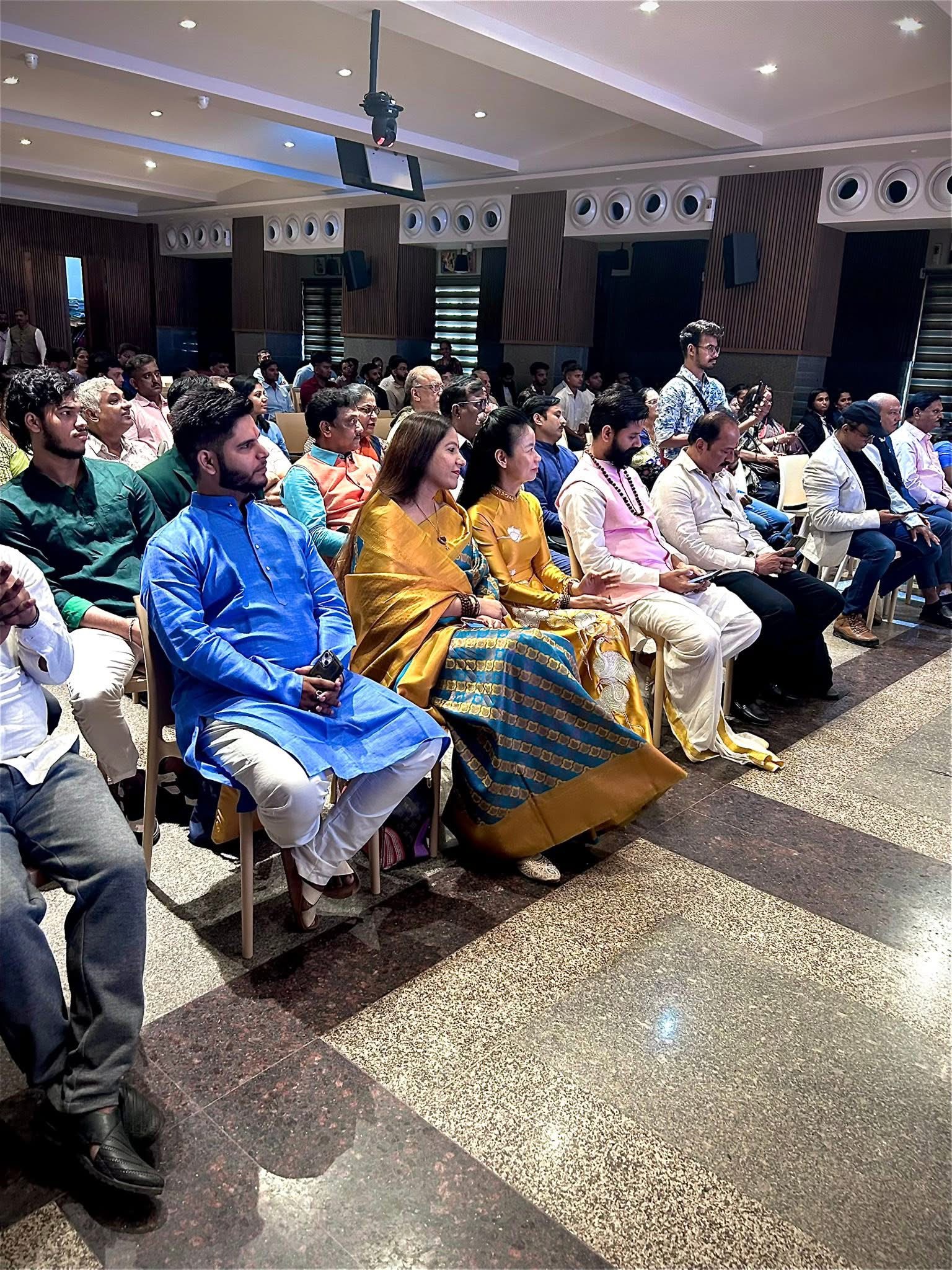 Group of participants with Dr. Shivam Mishra in Mumbai