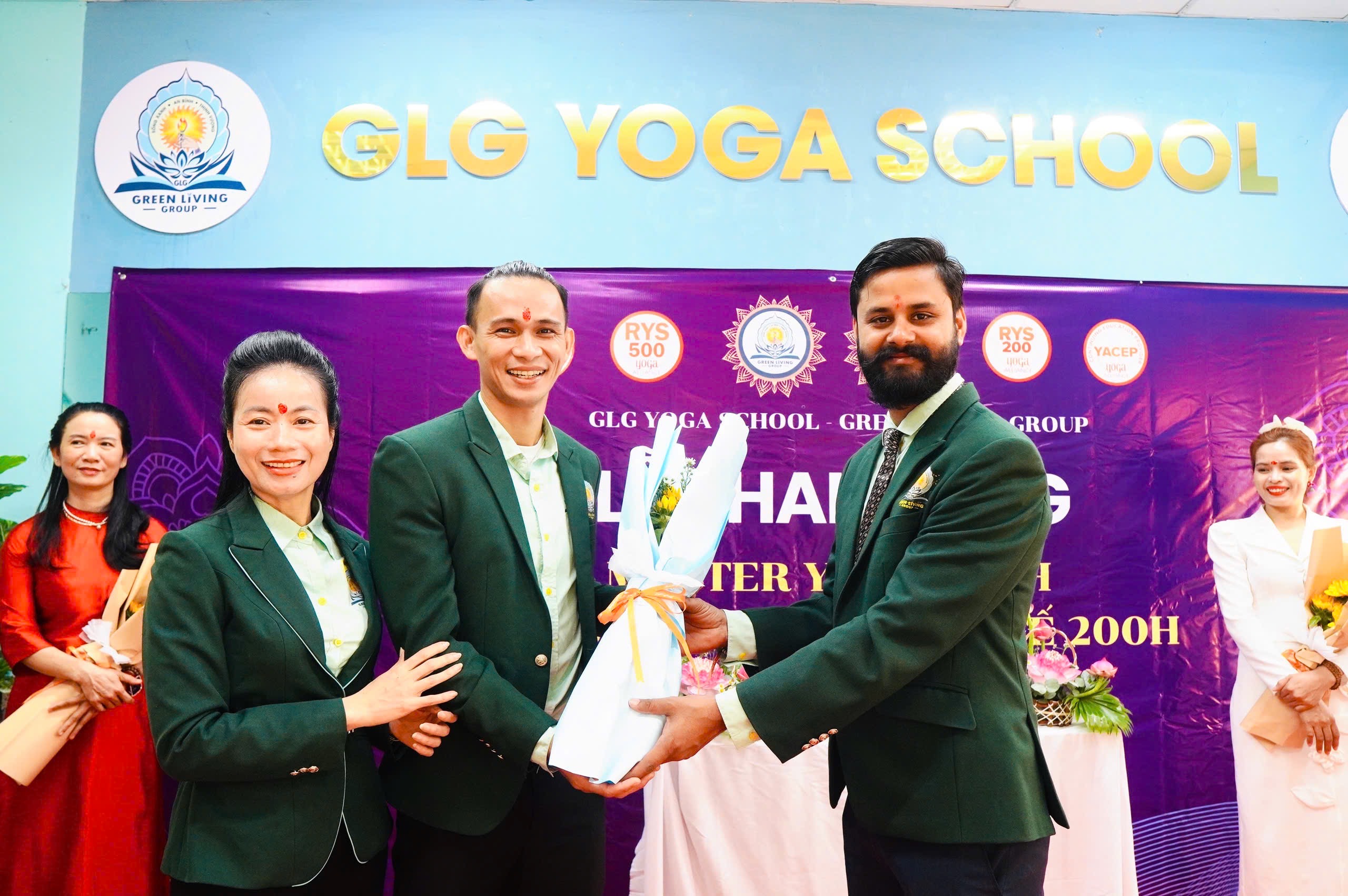 Vision presentation session by dr shivam mishra yoga